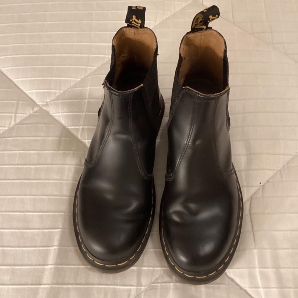 Dr. Martens 2976 Smooth Leather Chelsea Boots